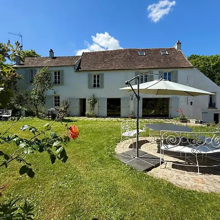 Charming House With Pool And Private Forest