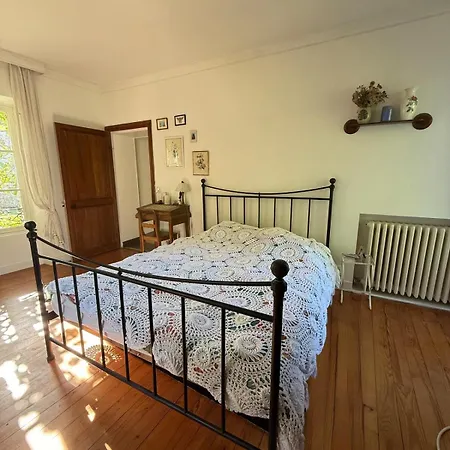 Charming House With Pool And Private Forest Holiday home *